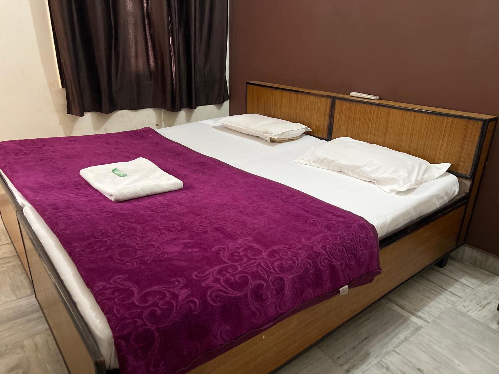 Raja Guest House -- Jalandhar Railway Station -- For Family, Couples, Travellers Exterior photo