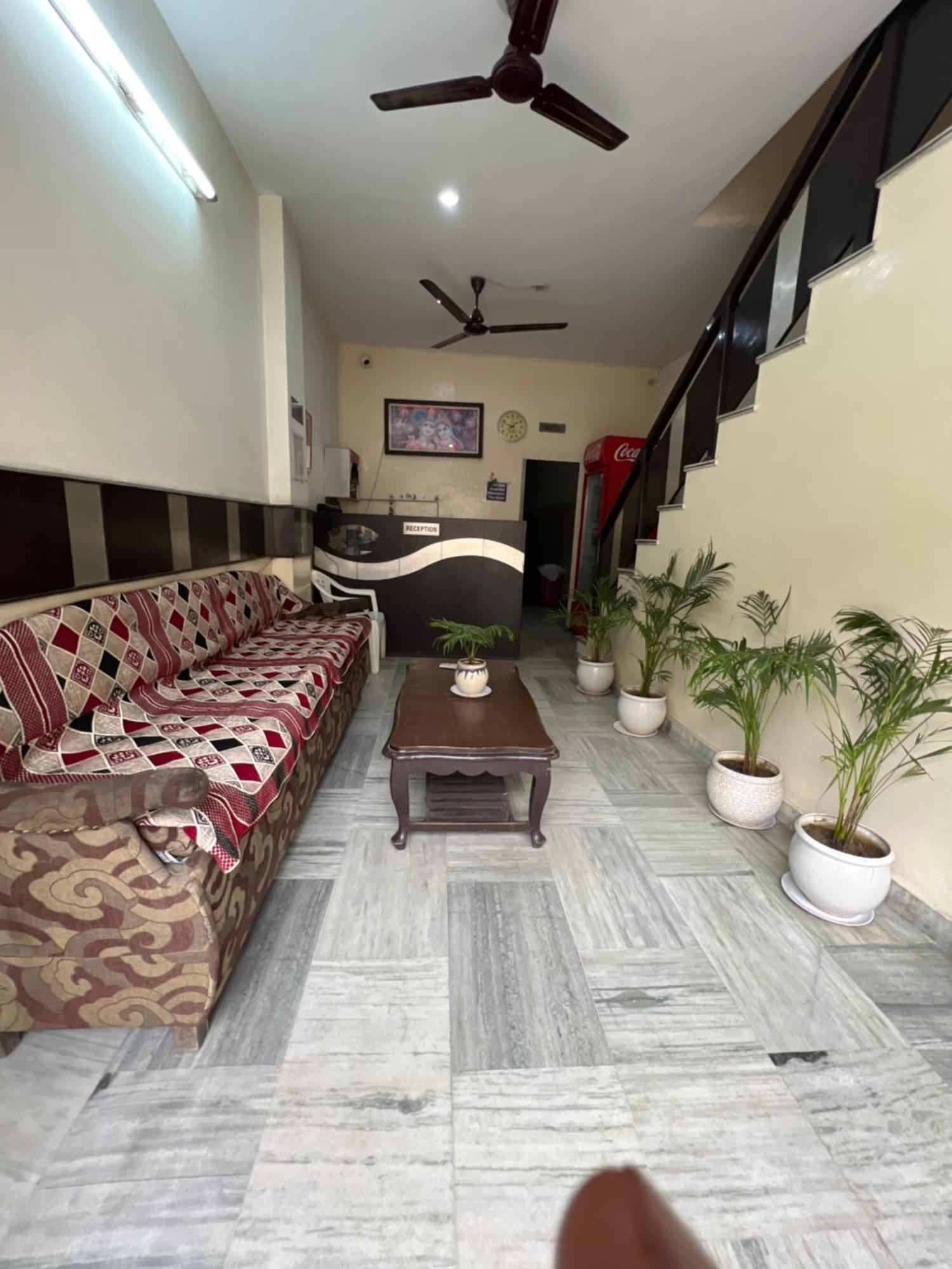 Raja Guest House -- Jalandhar Railway Station -- For Family, Couples, Travellers Exterior photo