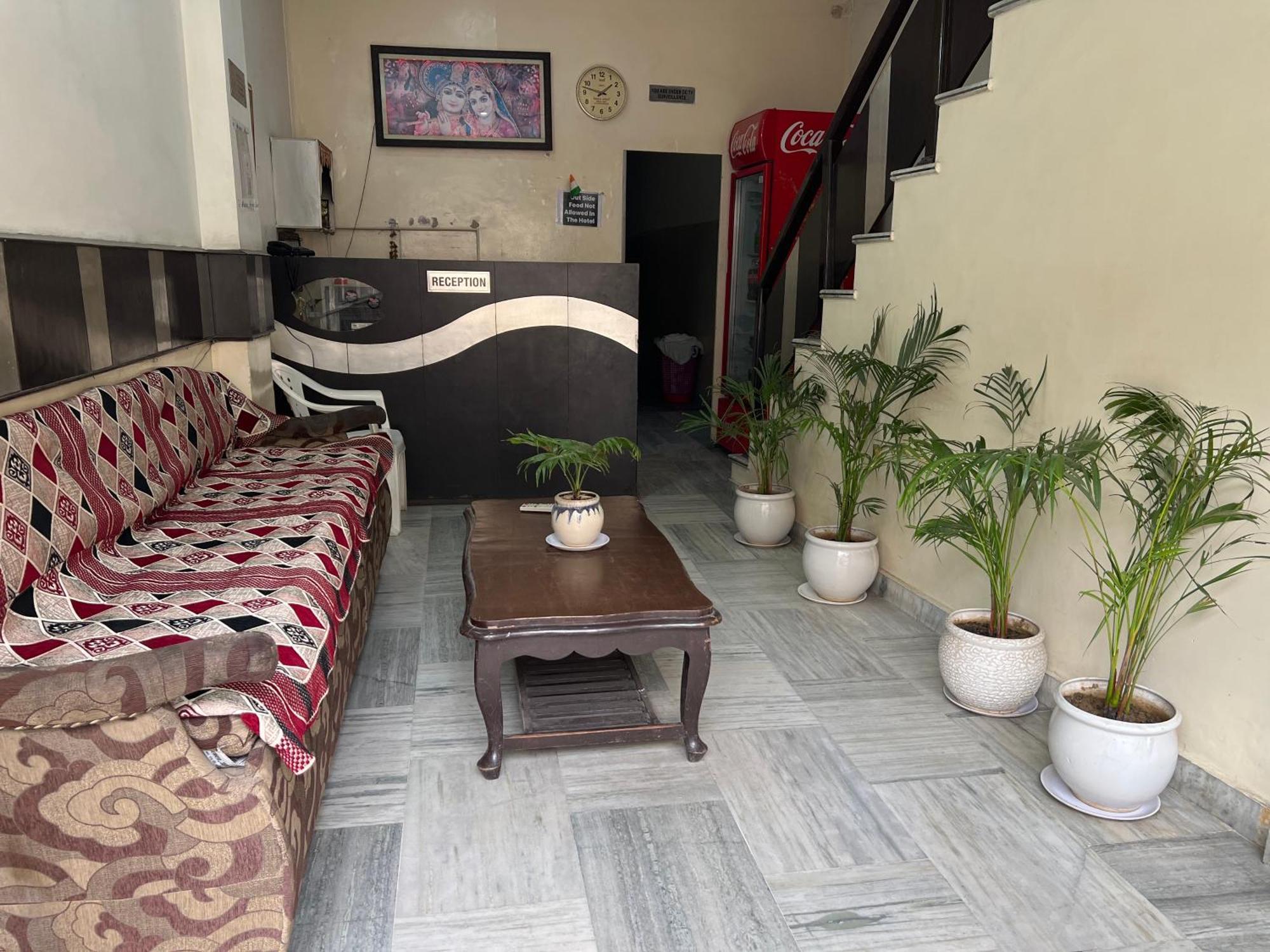 Raja Guest House -- Jalandhar Railway Station -- For Family, Couples, Travellers Exterior photo