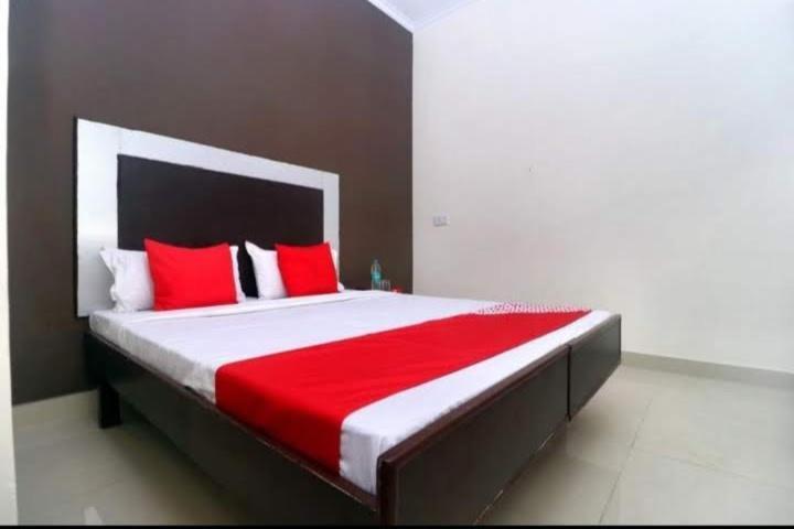 Raja Guest House -- Jalandhar Railway Station -- For Family, Couples, Travellers Exterior photo